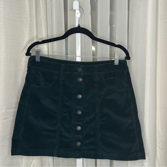 American Eagle Outfitters Dresses & Skirts - American Eagle Women’s Y2K Style Corduroy Miniskirt Green High Rise Sz 8